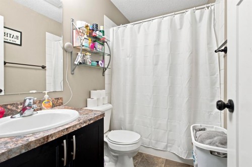 11551 75 Avenue, Grande Prairie, AB - Indoor Photo Showing Bathroom