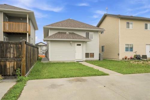 11551 75 Avenue, Grande Prairie, AB - Outdoor