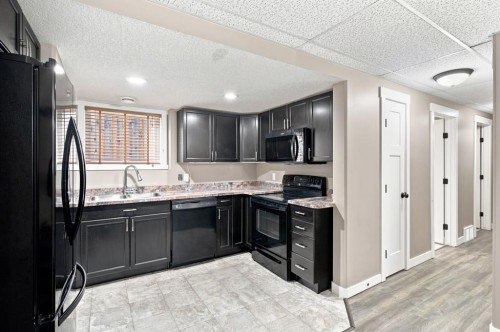 11551 75 Avenue, Grande Prairie, AB - Indoor Photo Showing Kitchen