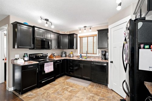 11551 75 Avenue, Grande Prairie, AB - Indoor Photo Showing Kitchen