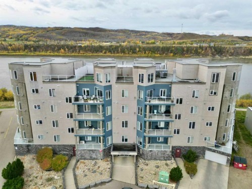 202-9810 94 Street, Peace River, AB - Outdoor