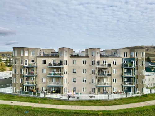 202-9810 94 Street, Peace River, AB - Outdoor With Facade