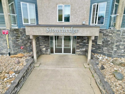 202-9810 94 Street, Peace River, AB - Outdoor