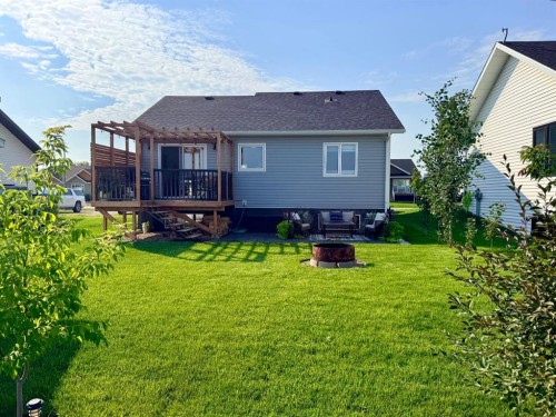 10418 105 Ave, La Crete, AB 