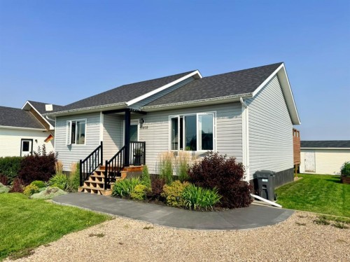 10418 105 Ave, La Crete, AB 