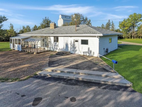 122 Railway Avenue Ne, Falher, AB 