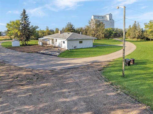 122 Railway Avenue Ne, Falher, AB 