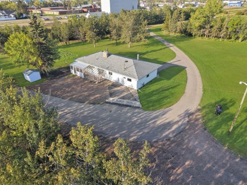 122 Railway Avenue Ne, Falher, AB 