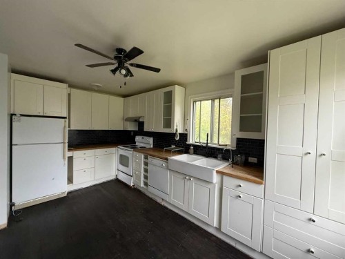 824 1 Avenue, Hines Creek, AB 