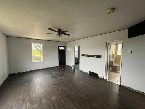 824 1 Avenue, Hines Creek, AB 