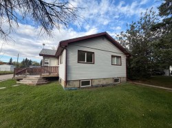 9856 104 Avenue Grande Prairie, AB T8V 1E4