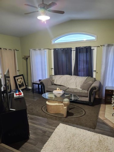 5211 50 Avenue, Grimshaw, AB 