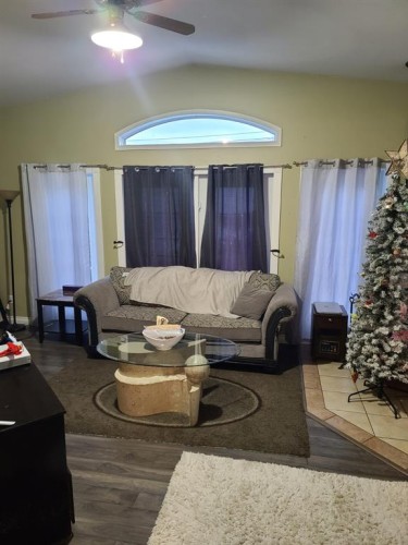 5211 50 Avenue, Grimshaw, AB 