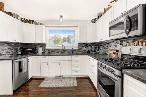 810 Almond Avenue, Beaverlodge, AB 
