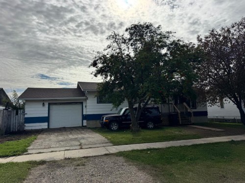 917 2 Avenue, Bluesky, AB 