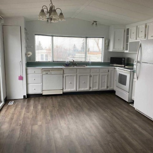 9738 119A Avenue , Grande Prairie, AB T8V 5H7 2