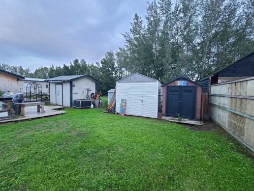 5533 And 5531 51 Street, Berwyn, AB 
