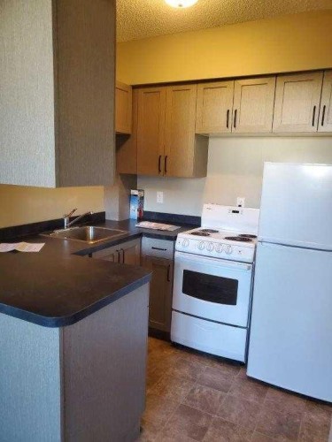#-9802 98 Avenue, Peace River, AB 