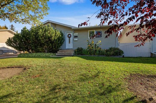 7633 97A Street  Grande Prairie, AB T8V 3Z8