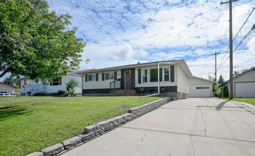 9703 87 Avenue  Grande Prairie, AB T8V 0B1