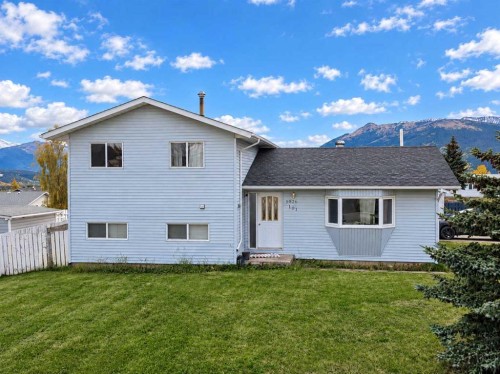 9826 101 Street  Grande Cache, AB T0E 0Y0