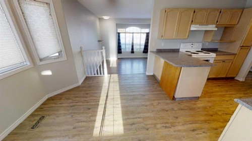 8929 108 Avenue , Grande Prairie, AB T8X 1J9 2