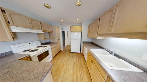 8929 108 Avenue , Grande Prairie, AB T8X 1J9 3