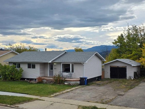 10305 98 Avenue  Grande Cache, AB T0E 0Y0