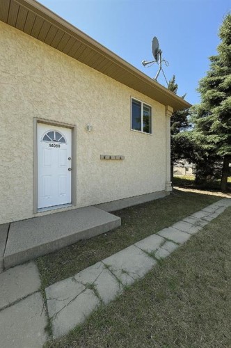 B-9408 100 Avenue , Grande Prairie, AB T8V 0S9 2