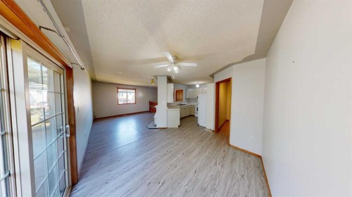 B-9408 100 Avenue , Grande Prairie, AB T8V 0S9 5