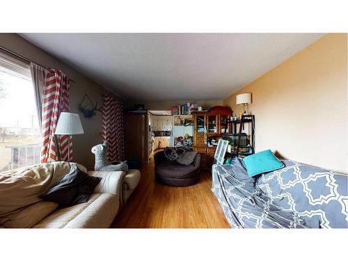 428 2 Street, Suffield, AB - Indoor Photo Showing Bedroom