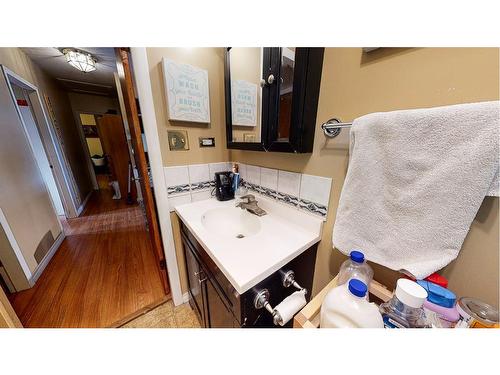 428 2 Street, Suffield, AB - Indoor Photo Showing Bathroom