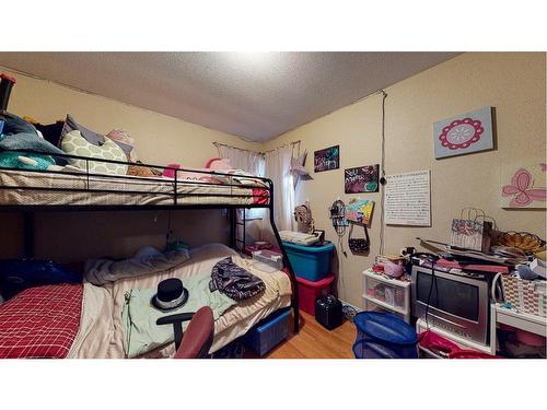 428 2 Street, Suffield, AB - Indoor Photo Showing Bedroom