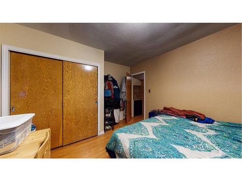 428 2 Street, Suffield, AB - Indoor Photo Showing Bedroom