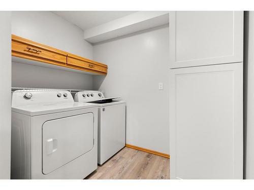 209 1 Ave East, Bow Island, AB - Indoor Photo Showing Laundry Room