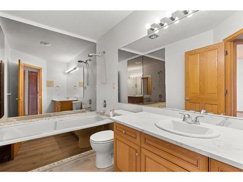 209 1 Ave East, Bow Island, AB - Indoor Photo Showing Bathroom