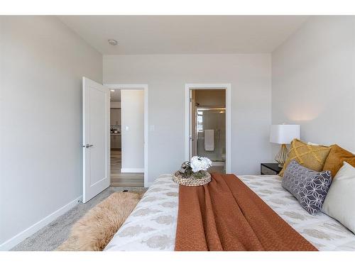 191 Hamptons Crescent Se, Medicine Hat, AB - Indoor Photo Showing Bedroom