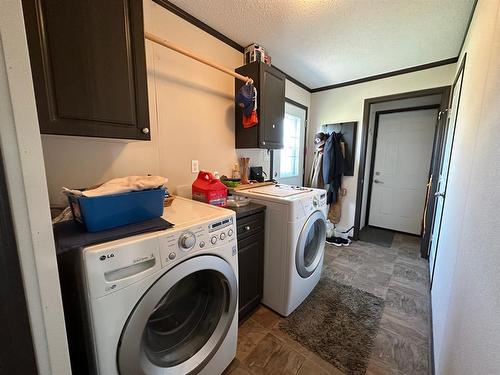 11512 Range Road 63, Rural Cypress County, AB - Indoor Photo Showing Laundry Room