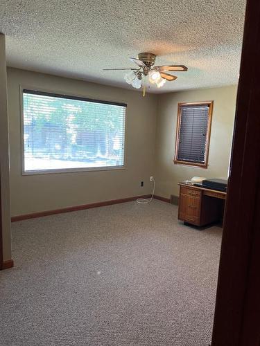 337 1 Street Nw, Medicine Hat, AB - Indoor Photo Showing Other Room