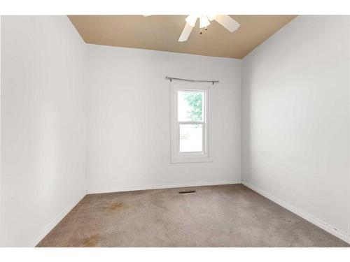 305 8 Street Ne, Redcliff, AB - Indoor Photo Showing Other Room