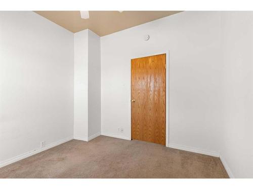 305 8 Street Ne, Redcliff, AB - Indoor Photo Showing Other Room