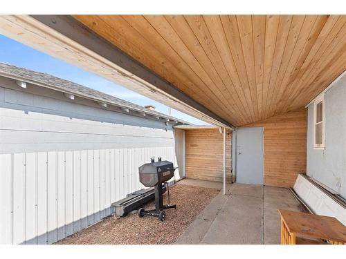 305 8 Street Ne, Redcliff, AB - Outdoor With Exterior