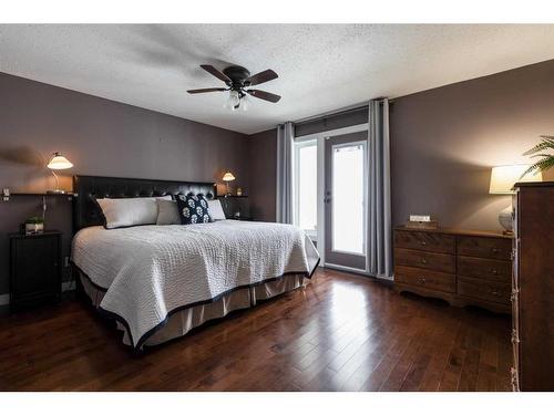 11415 Range Road 61, Rural Cypress County, AB - Indoor Photo Showing Bedroom