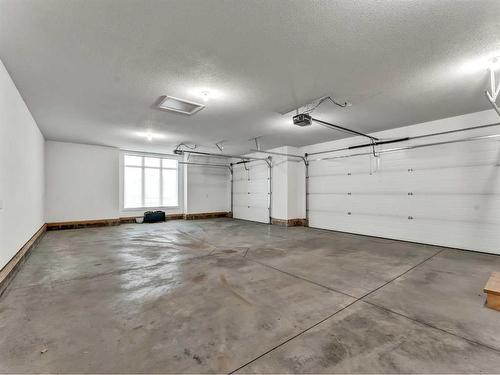 307 Yuma Court, Dunmore, AB - Indoor Photo Showing Garage