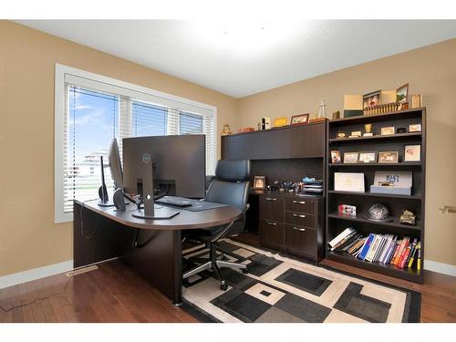 27 Links Place Sw, Desert Blume, AB - Indoor Photo Showing Office