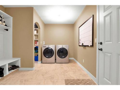 27 Links Place Sw, Desert Blume, AB - Indoor Photo Showing Laundry Room