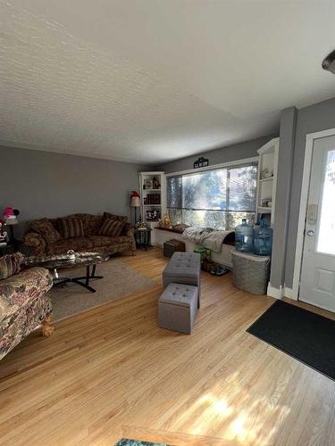 44 Connaught Drive Sw, Medicine Hat, AB - Indoor Photo Showing Other Room