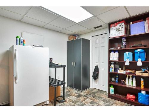44 Connaught Drive Sw, Medicine Hat, AB - Indoor Photo Showing Other Room