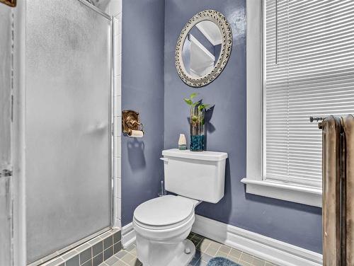 271 1 Street Se, Medicine Hat, AB - Indoor Photo Showing Bathroom