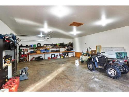 9-5519 South Boundary Road, Rural Cypress County, AB - Indoor Photo Showing Garage